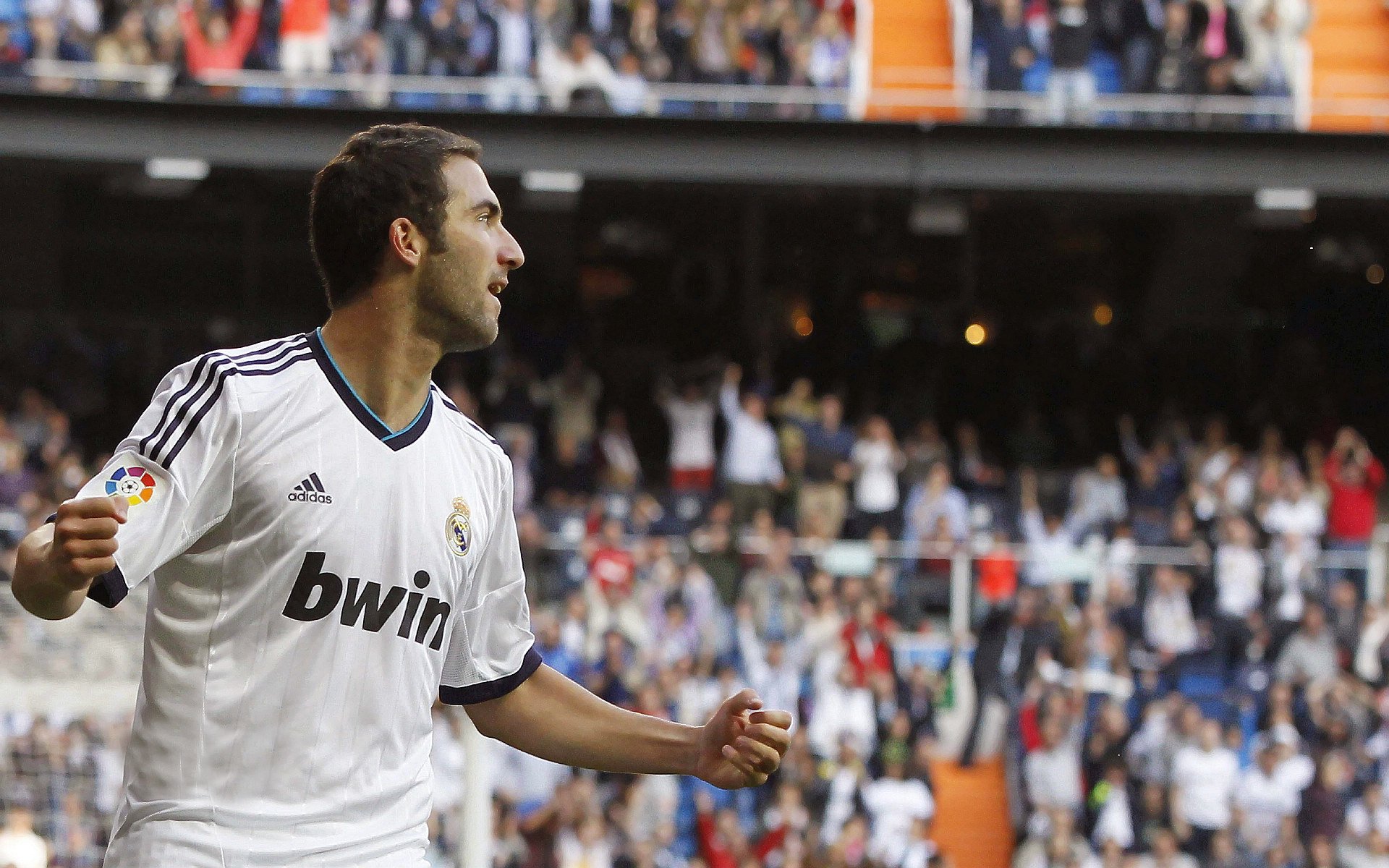 广东队鏖战凯尔特人，克莱彻底打爆防线，当东方铁血遇上美式三分雨